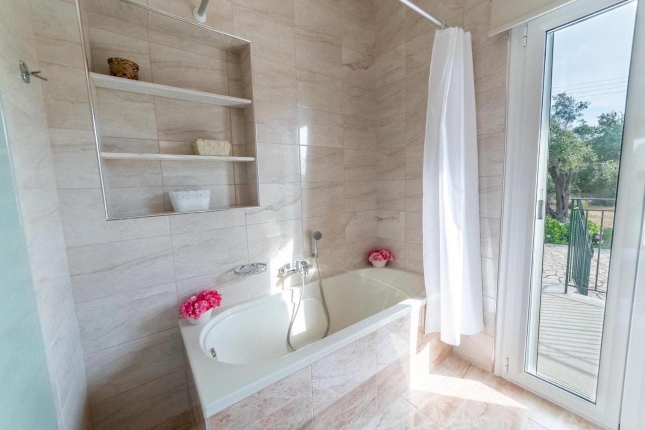 Villa Adonis Halikounas Bagian luar foto