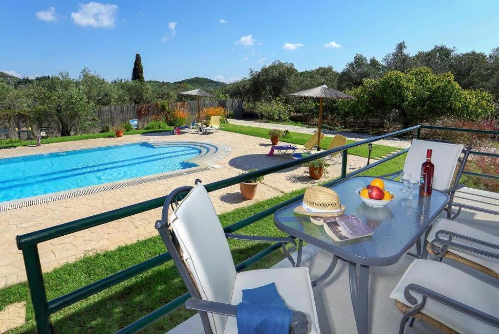 Villa Adonis Halikounas Bagian luar foto